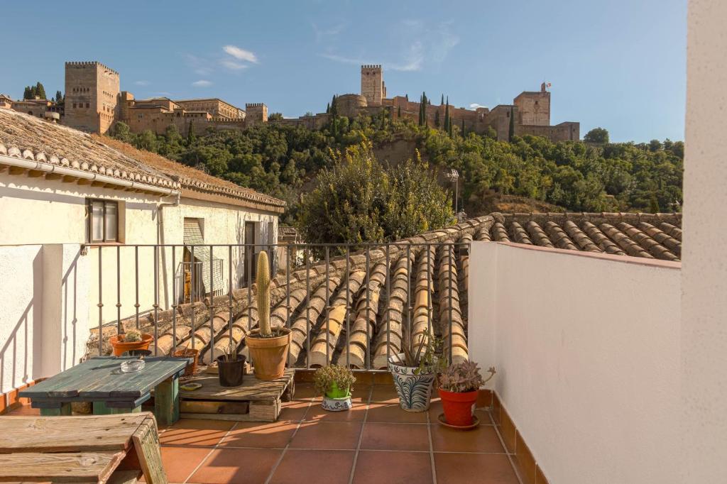 balcón con vistas a la ciudad en Bellavista en Granada