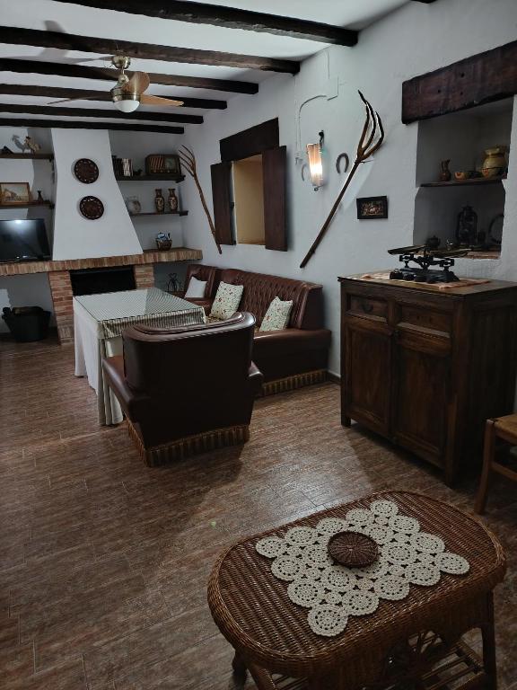 a living room with a couch and a table at Posada El Majuelo in Baños de la Encina