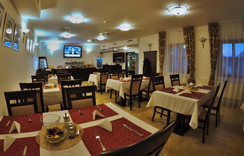 Telewizja i/lub zestaw kina domowego w obiekcie Hotel Joseph 1699