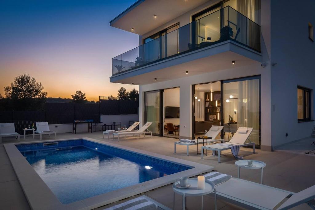 Luxury Villa Sea Idea with private pool & jacuzzi on Čiovo near Trogir