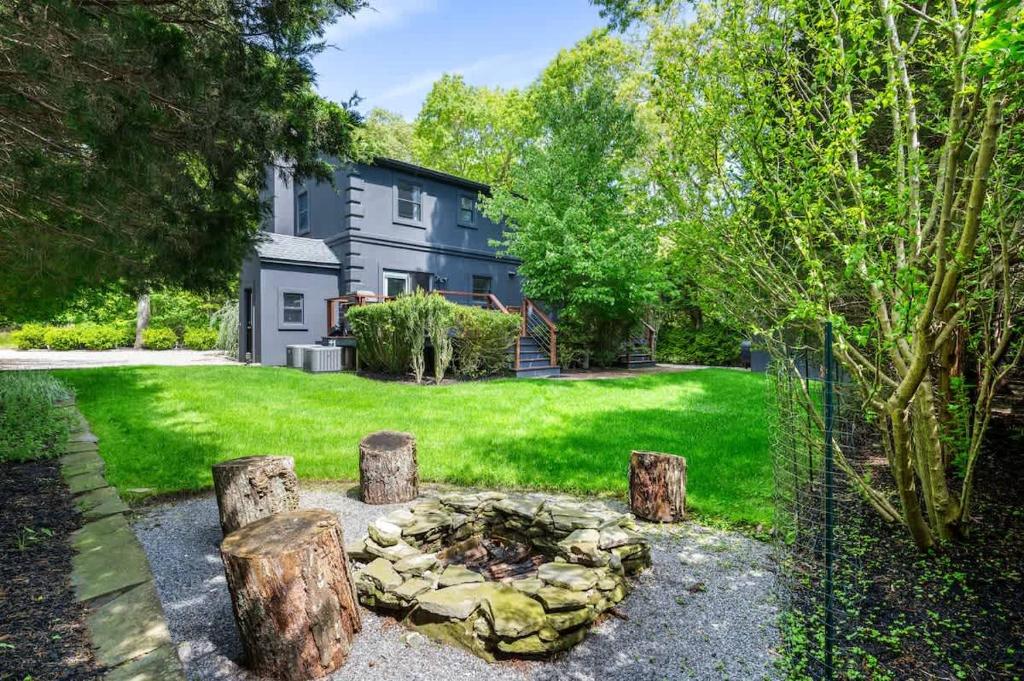 a garden with a fire pit in the yard at BlackBerry - Private home with Jacuzzi year-around in East Hampton