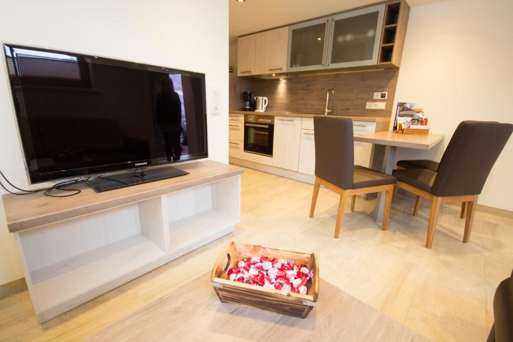 A kitchen or kitchenette at Haus Scheuerer
