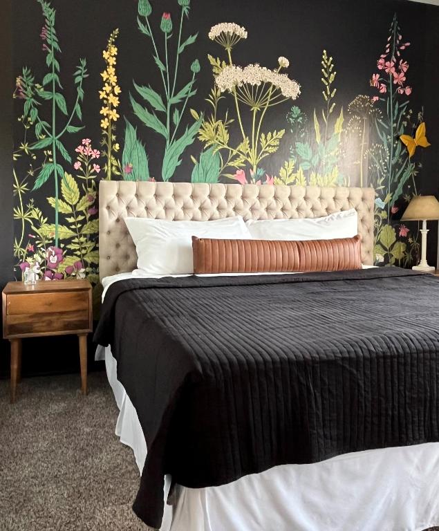 a bedroom with a large bed with a floral wallpaper at Couples Condo Retreat Overlooking Golf Course in Branson West