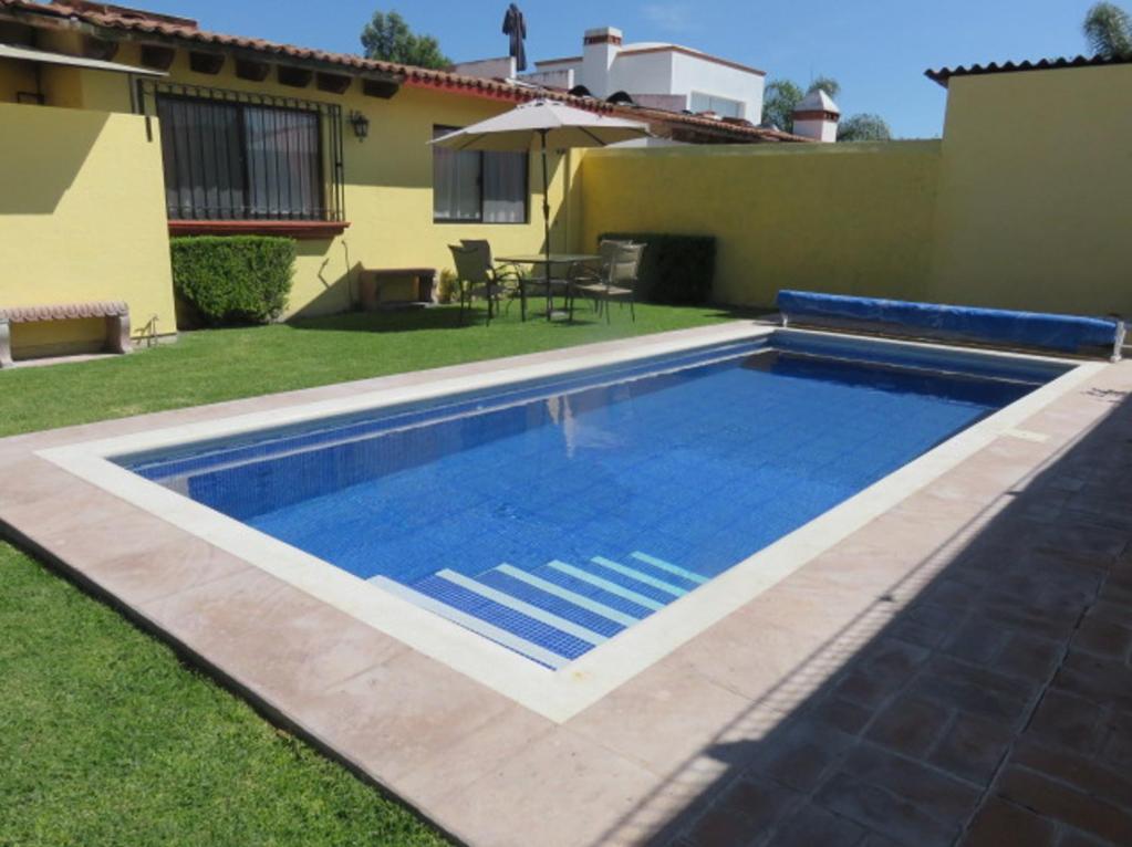 a swimming pool in the yard of a house at Rincones de Tequis in La Tortuga