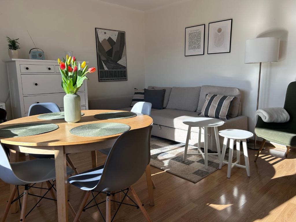 a living room with a table and a couch at Apartament Babie Lato in Szczawnica