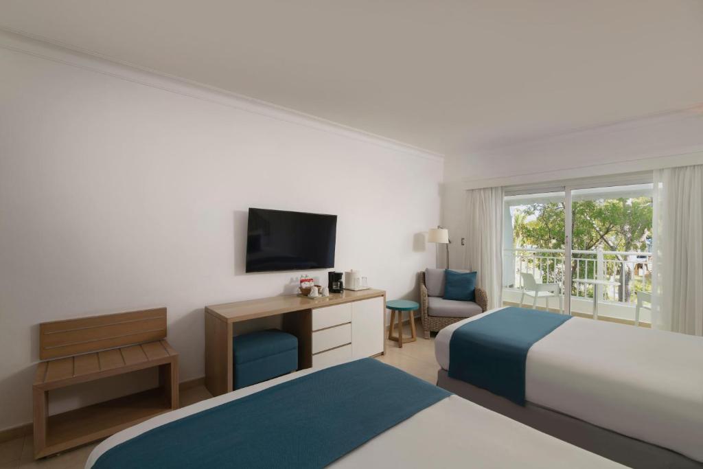 Wyndham Alltra Samana All Inclusive Resort photo