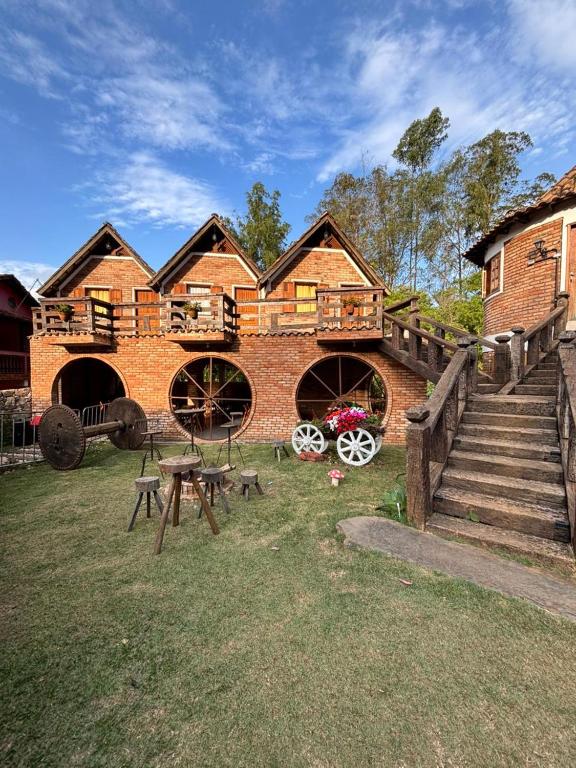 a large brick building with a picnic table and stairs at Chalé Ametista in Ouro Preto