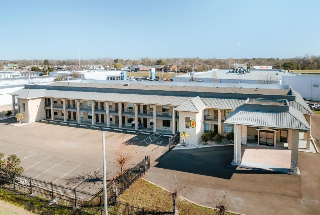 an overhead view of a school building with a basketball court at Super 8 by Wyndham Jackson MS Near the Fairgrounds in Jackson