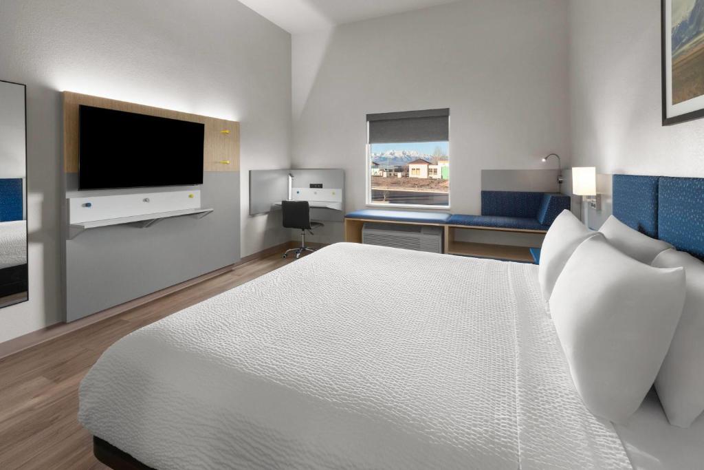 Microtel Inn & Suites by Wyndham Tooele - Koningkamer Met Toegankelijkheid Voor Mobiliteit En Badkuip Met Steunpennen, Niet-Roken