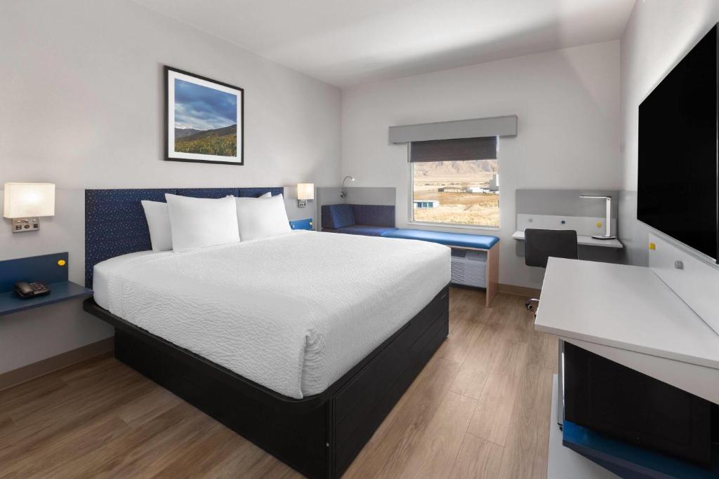 Microtel Inn & Suites by Wyndham Tooele - Kamer Met Kingsize Bed Met Bad En Douche Met Handgrepen - Toegankelijk Voor Rolstoelgebruikers/Niet-roken