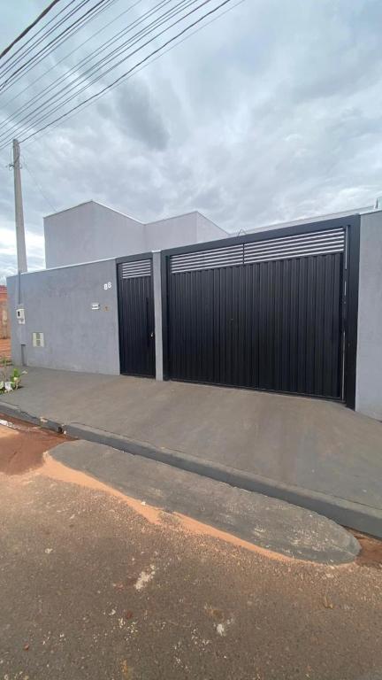 a building with two doors on the side of it at Casa da Clau in Olímpia