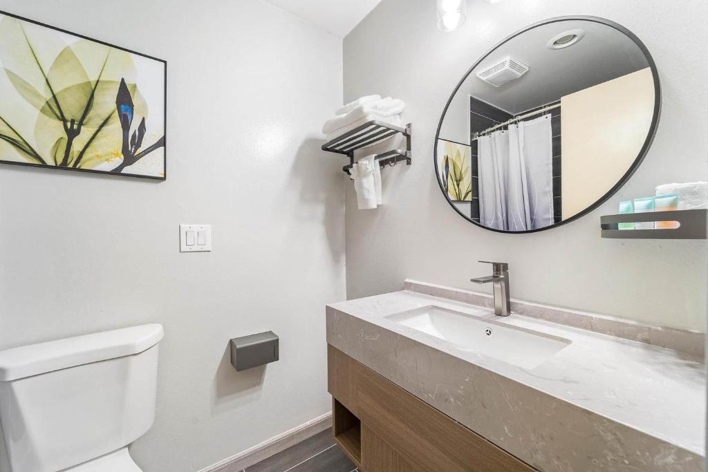 Interurban Suites Hotel, a Dazzler Select by Wyndham photo