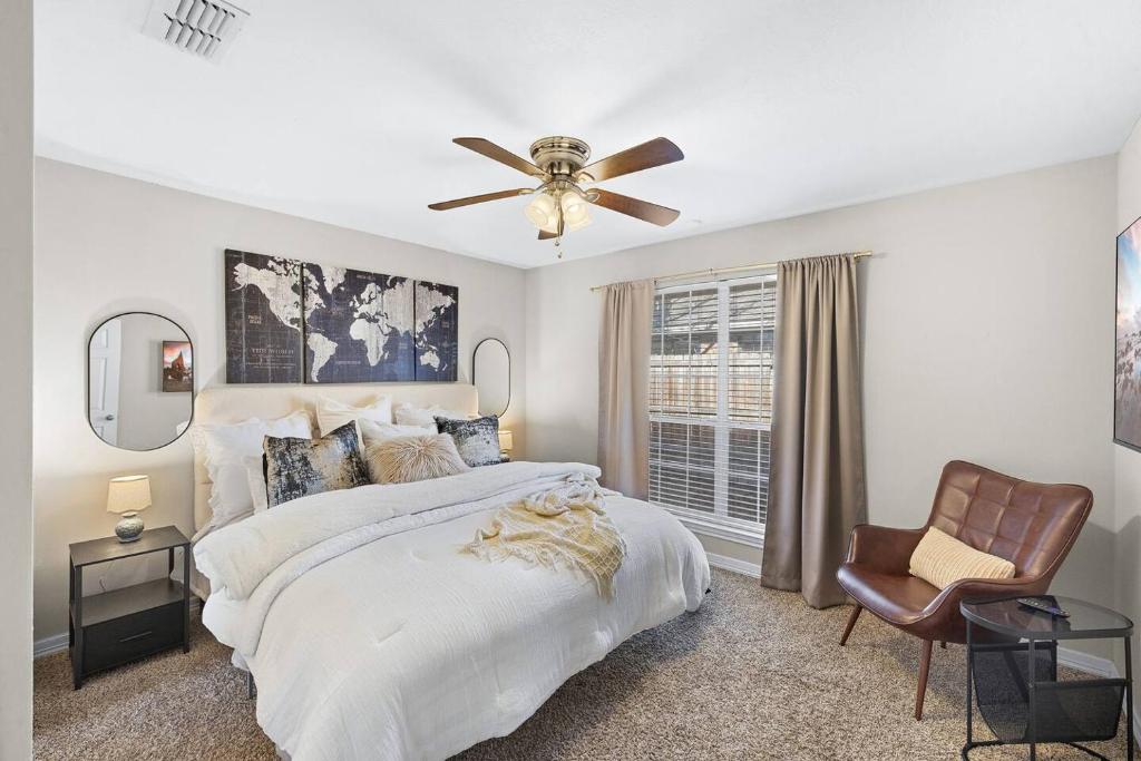 a bedroom with a bed and a ceiling fan at Spacious 2BR House, Steps from A&M - King - Patio in College Station