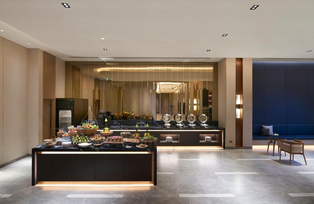 A broad buffet display opens onto the hotel’s lobby seating area.