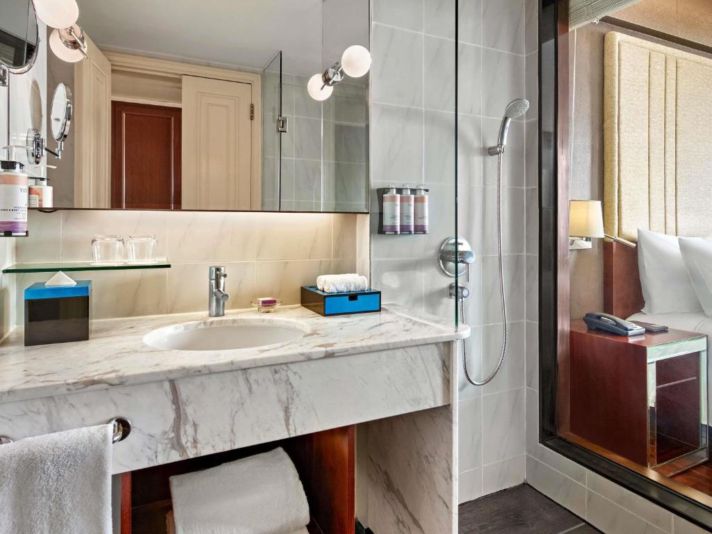 Classic King Room - Complimentary daily chocolate hour 5-6pm