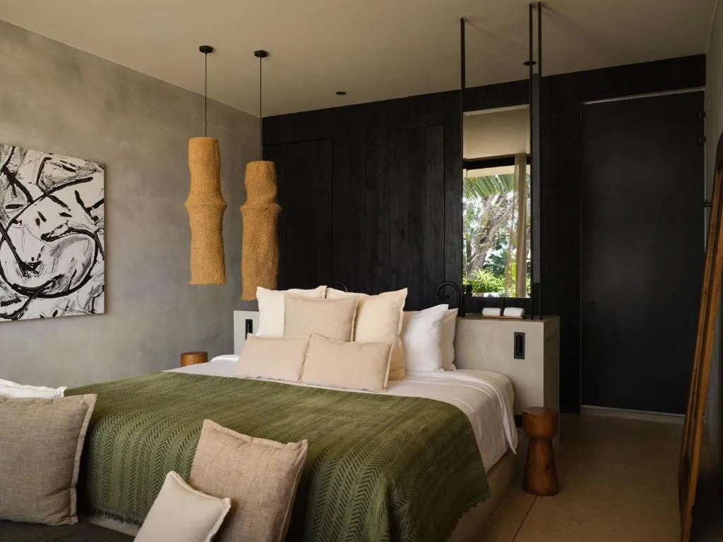 CANOPY SUITE + PRIVATE BALCONY