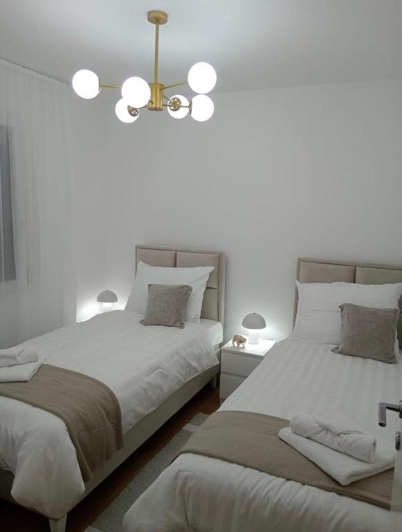 two beds sitting next to each other in a bedroom at Yes Boss House Divcibare in Divčibare