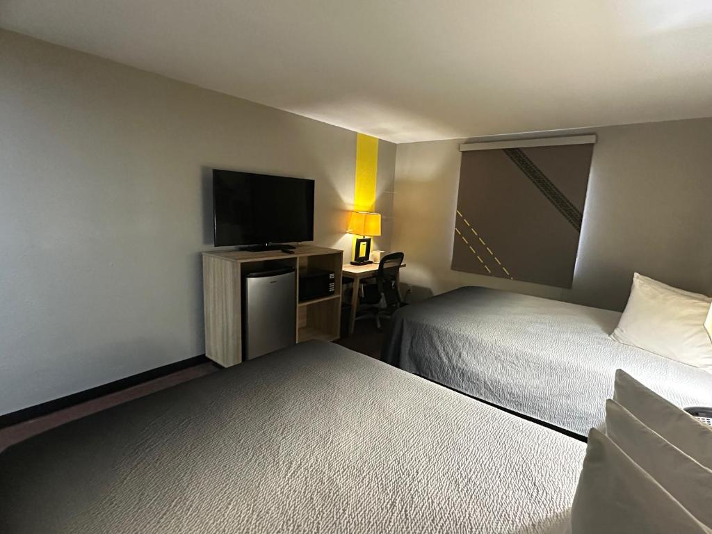 Super 8 by Wyndham Fort Scott - Habitación Con 2 Camas Grandes - No Fumadores