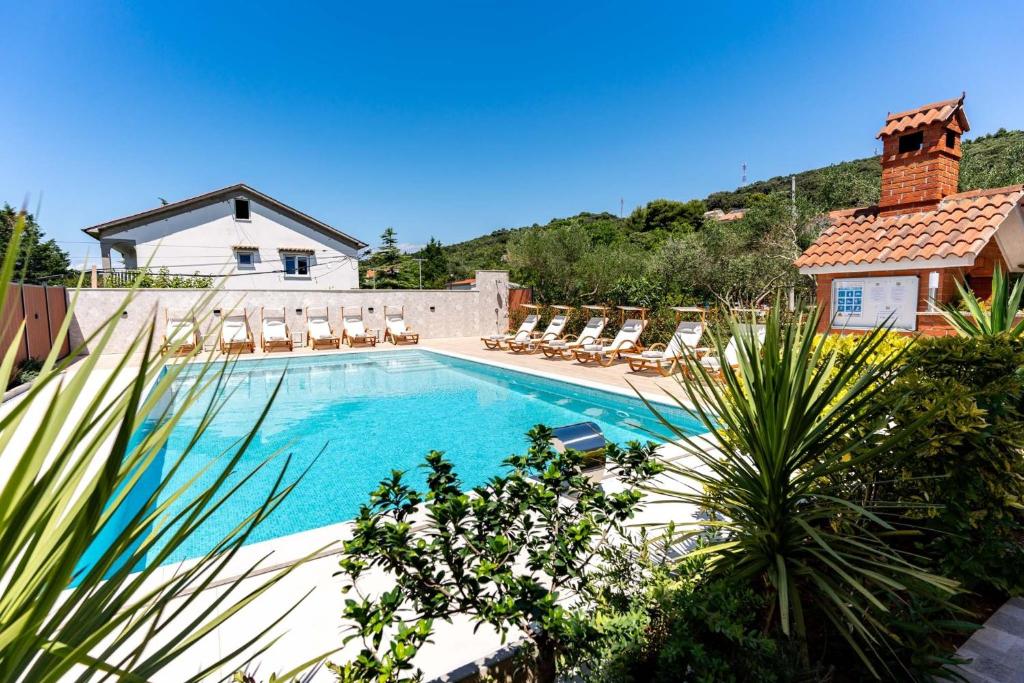 Family-friendly apartments with swimming pool Palit, Rab - 24995