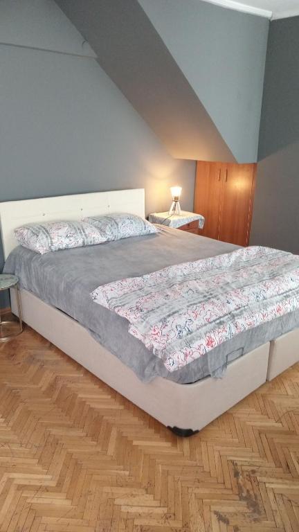 a bedroom with a large bed with a wooden floor at Huzur 30 in Edirne