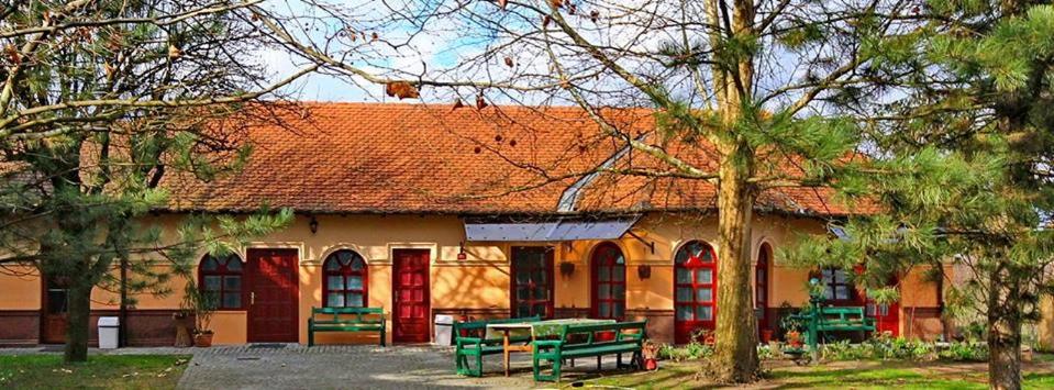 Zgrada u kojoj se nalazi smeštaj u okviru domaćinstva