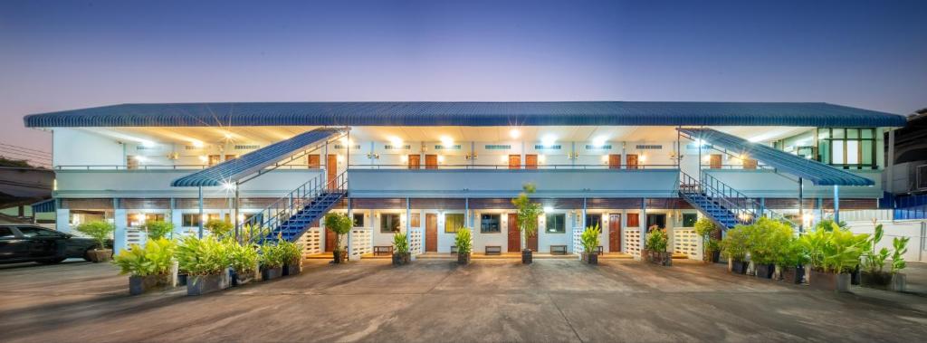 a building with a staircase in front of it at Chaorua Hotel in Ko Phra Noi