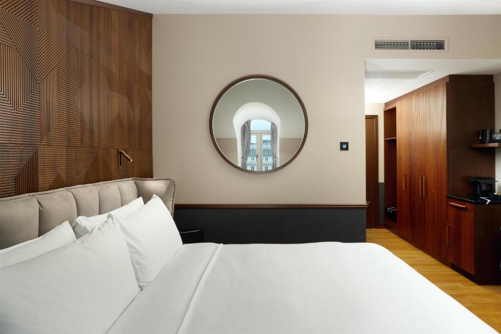 Iceland Parliament Hotel, Curio Collection By Hilton photo 3