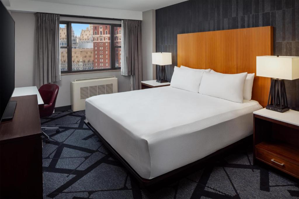 DoubleTree by Hilton Hotel & Suites Pittsburgh Downtown - 
