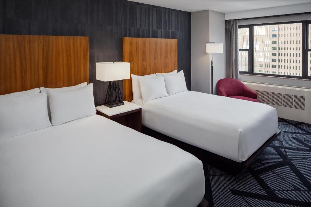 DoubleTree by Hilton Hotel & Suites Pittsburgh Downtown - 
