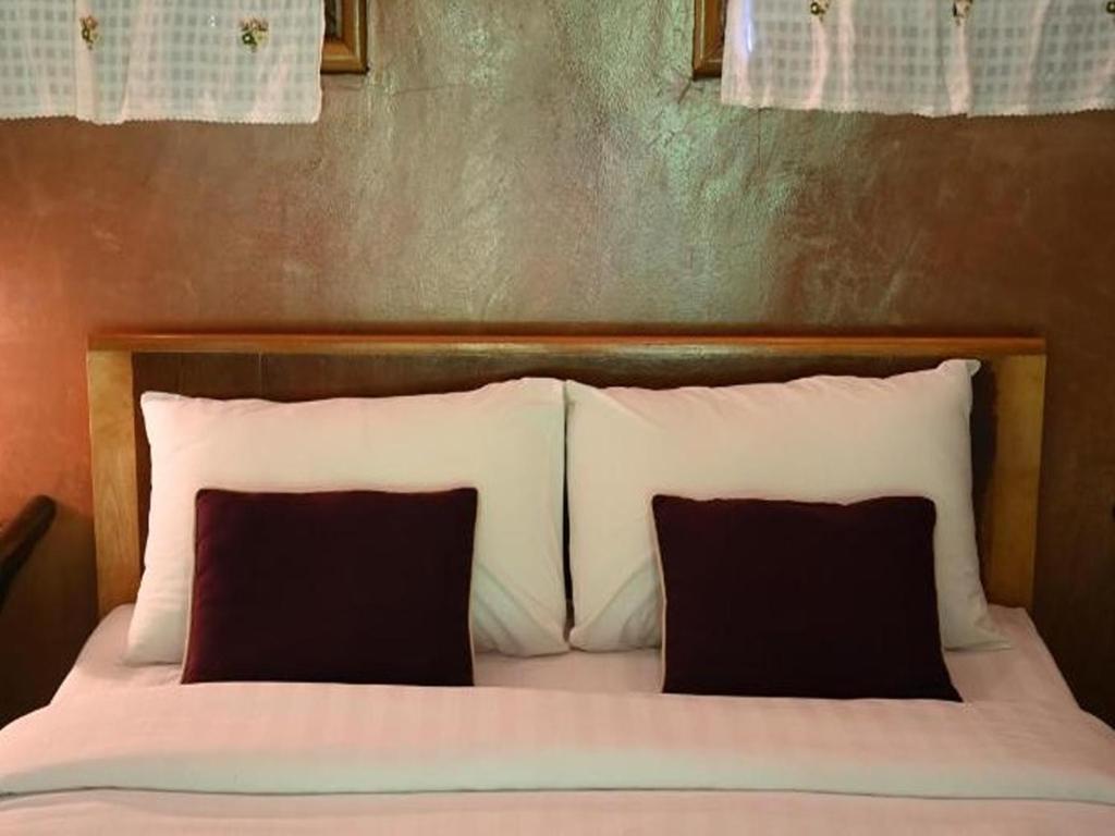 Lion Cafe Resort - Queen Room