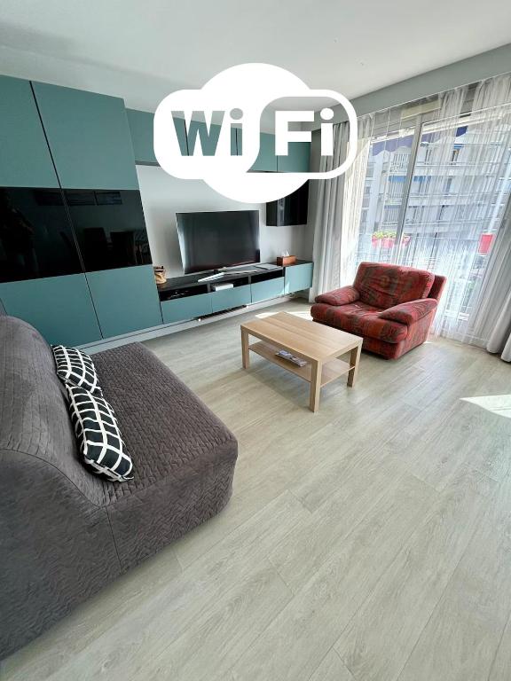 2 Bedrooms, Secure residence, Parking!