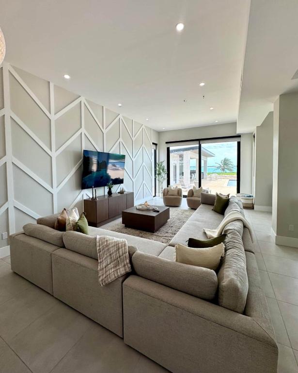 Sea Side Villa - Luxury Villa + Full Concierge! photo photo 4