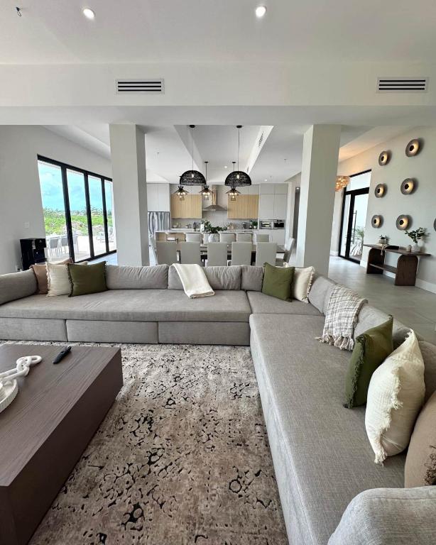 Sea Side Villa - Luxury Villa + Full Concierge! photo photo 3