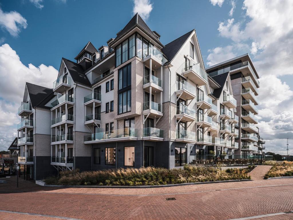 budynek mieszkalny na ulicy w obiekcie Hotel de Schelde w mieście Cadzand-Bad