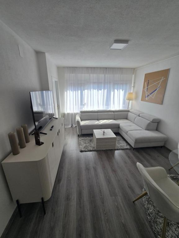 a living room with a couch and a television at Apartman Central Lux in Banja Luka
