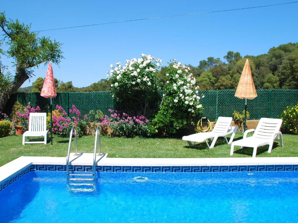 Photo de la galerie de l'établissement Beautiful Holiday Home in Esclanya with Swimming Pool, à Brugarol