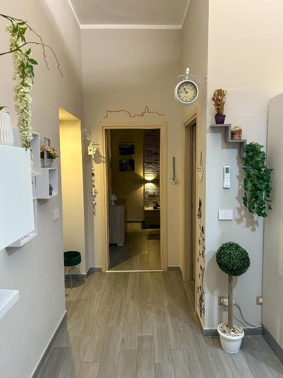 a hallway with a clock on the wall at CAMARDA SUITE in Bernalda