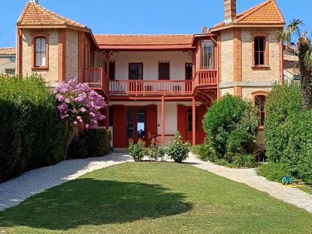 Superbe Villa Arcachon Face Mer - 11 Pièces, 15 Pers, Jardin, Accès Direct Plage