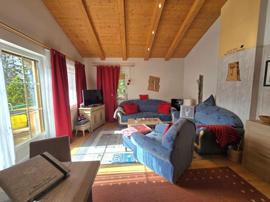 EINZIGARTIG, BERGBLICK, unverbaut, Balkon, Wohnzimmer, 2 Schlafzimmer, ruhig