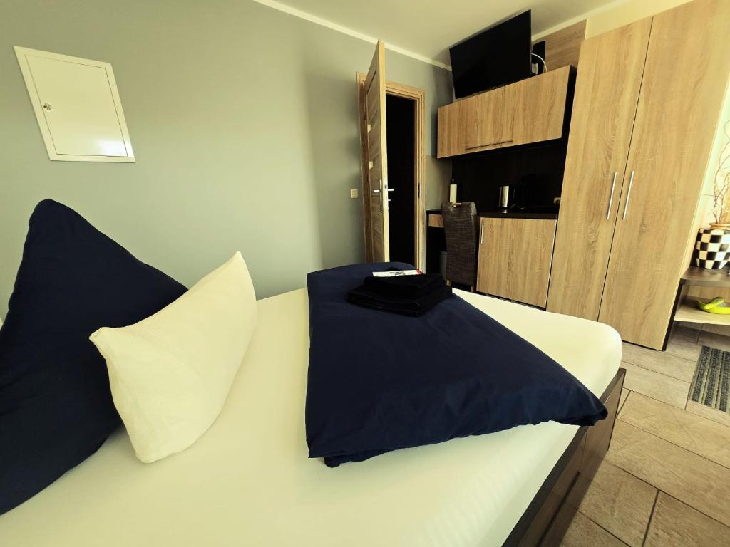 Pension Schwarze Pumpe - Double Room With Private Bathroom