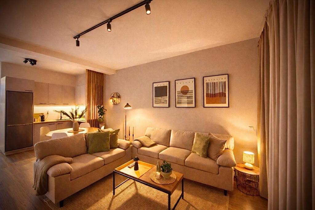 a living room with a couch and a table at Stylish Townhouse- central & quiet in Prishtinë