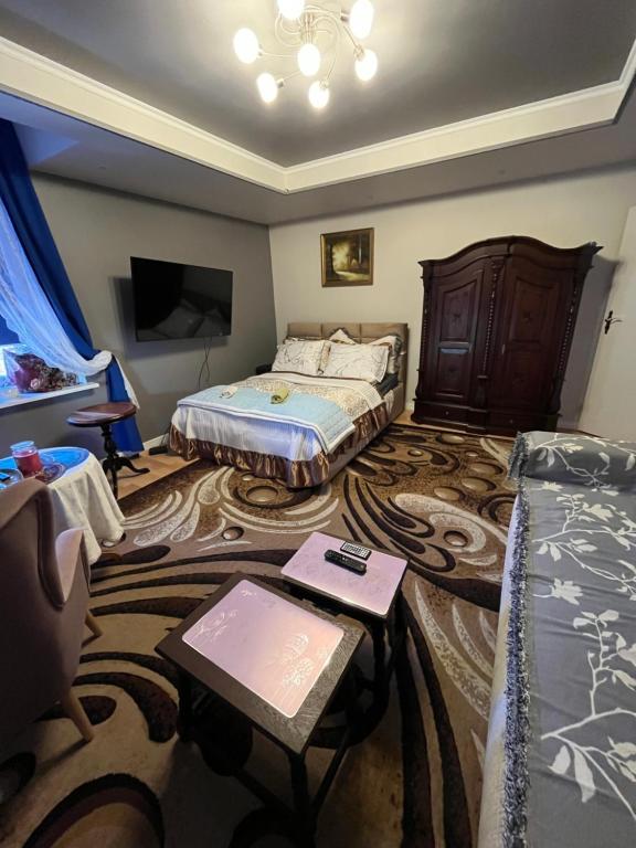 a hotel room with a bed and a couch at Warmiński Apartament in Biskupiec
