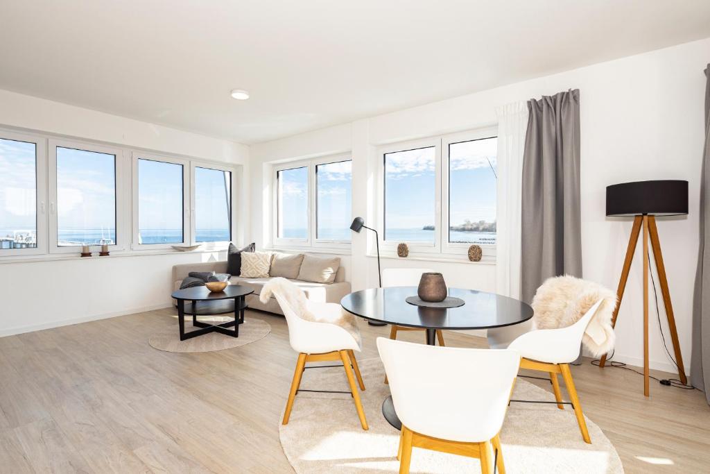 a living room with a table and chairs at Ostsee Suite 5 - Strandperle in Niendorf