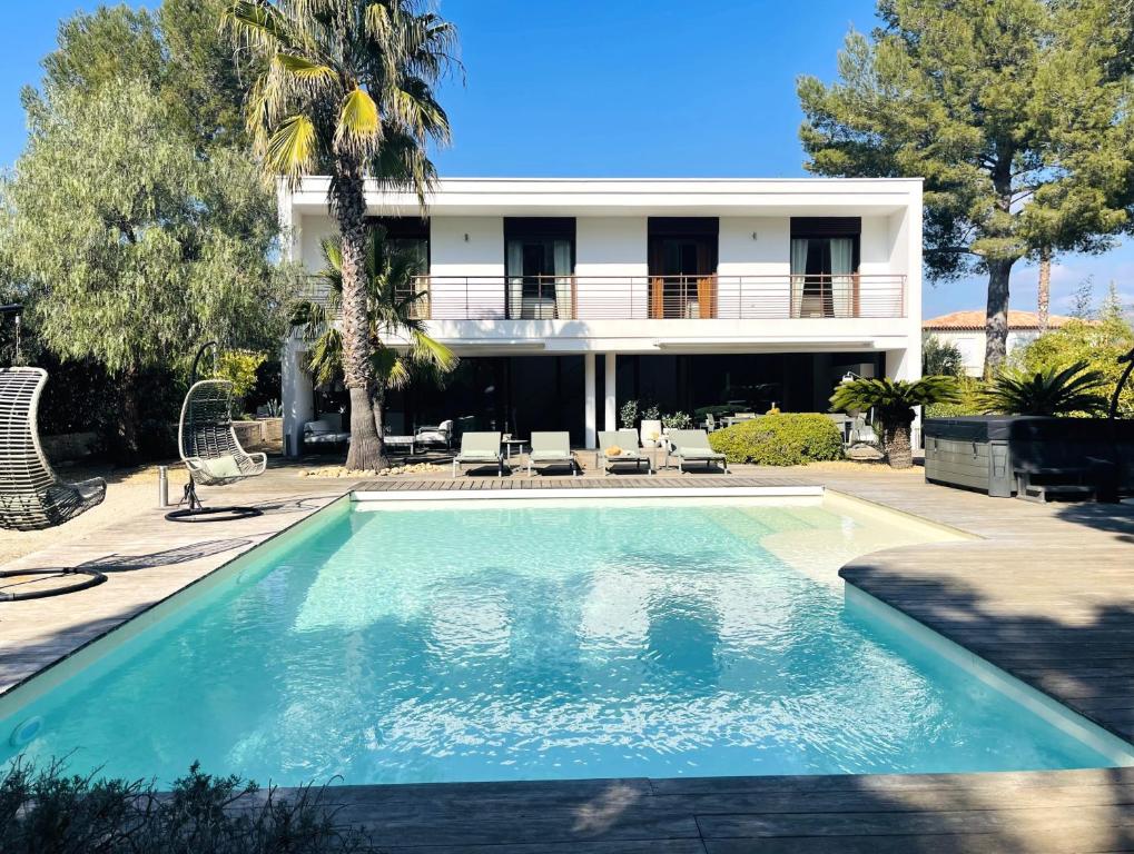 Très belle villa moderne Piscine Jaccuzi en option
