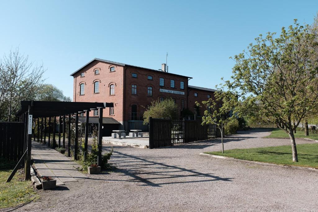 a bus stop with a building in the background at Ravlunda Bränneri in Kivik