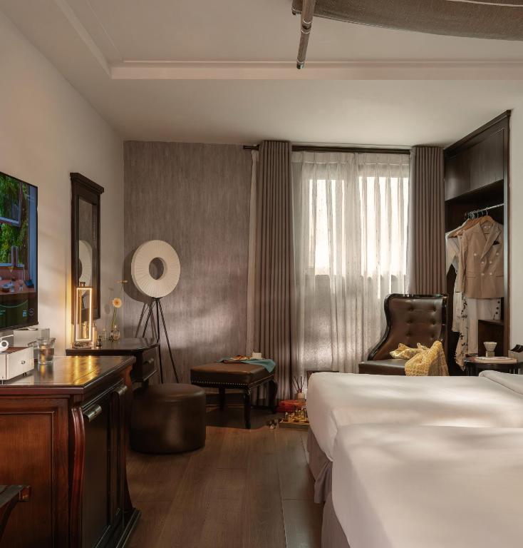 Luxury Triple Room (Daily free Minibar & (1) time Afternoon Tea)