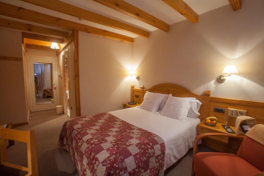 Postel nebo postele na pokoji v ubytování Hotel Bonavida