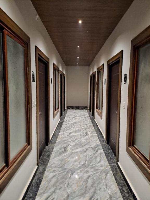 a corridor of a building with windows and a walkway at MG Stay AYODHYA in Faizābād