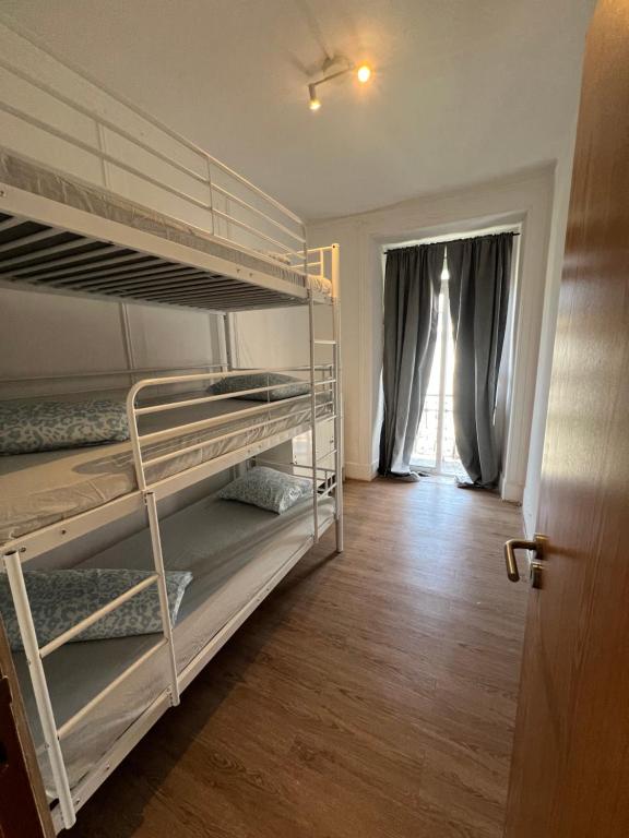 Un pat sau paturi într-o cameră la Hostel