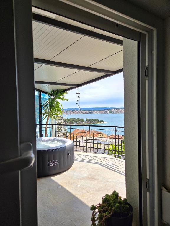 Apartment TIA, private terrace, sea view, jacuzzi